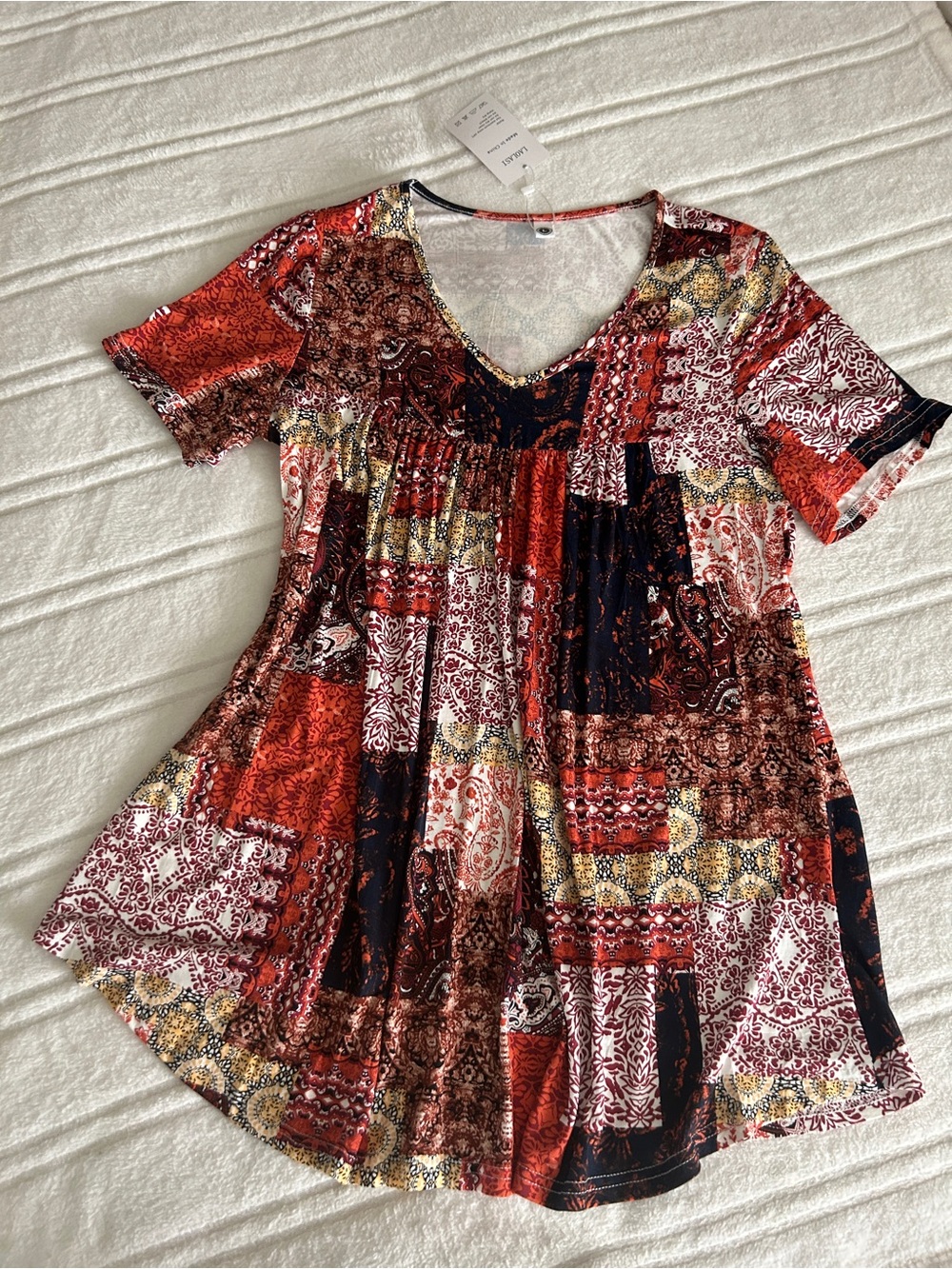NWT LaoLasi Orange Black Patchwork Print V-Neck Women's Top Sz L Short Sleeve